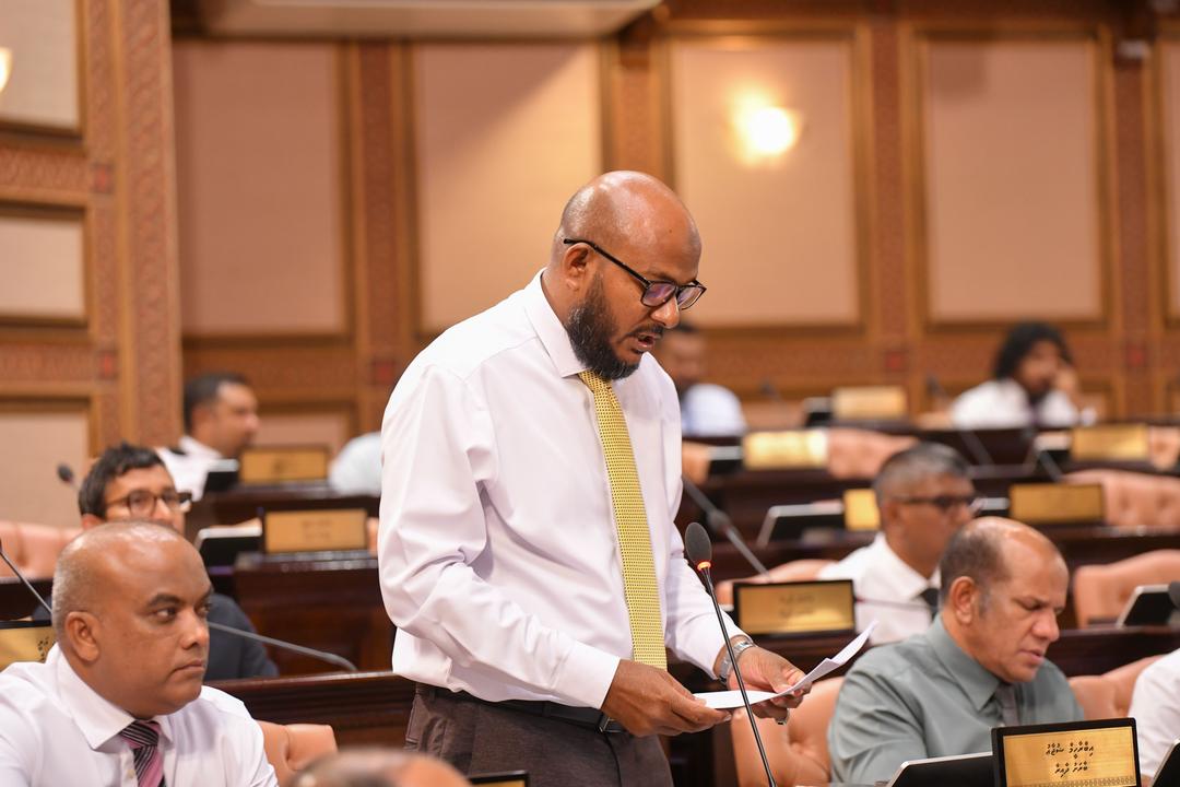 ލާމަރުކަޒީ ނިޒާމު ގެނައީ އޭރު އޮތް ސަރުކާރާ ތޮޅެން – ޝުޖާޢު 
