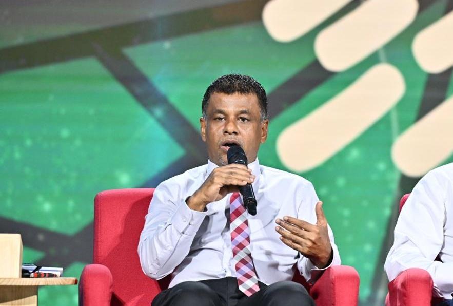 ސިއްޚަތާ ބެހޭ ވަޒީރު އަބްދުﷲ ނާޒިމް -- ފޮޓޯ: ރައީސް އޮފީސް