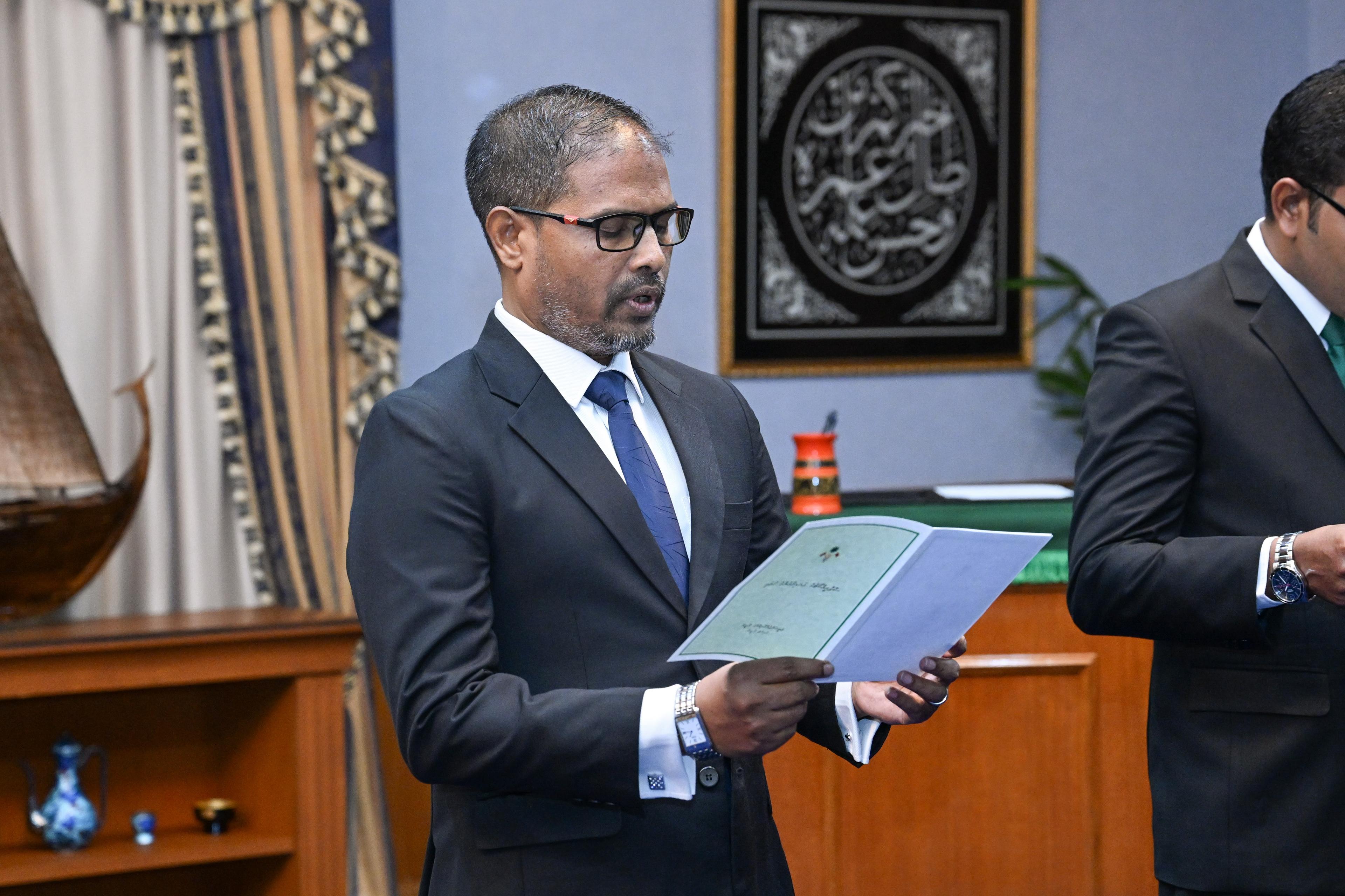 ސުޕްރީމް ކޯޓު ހިންގުން ފަނޑިޔާރު ހަމީދުއާ ހަވާލުކުރަނީ
