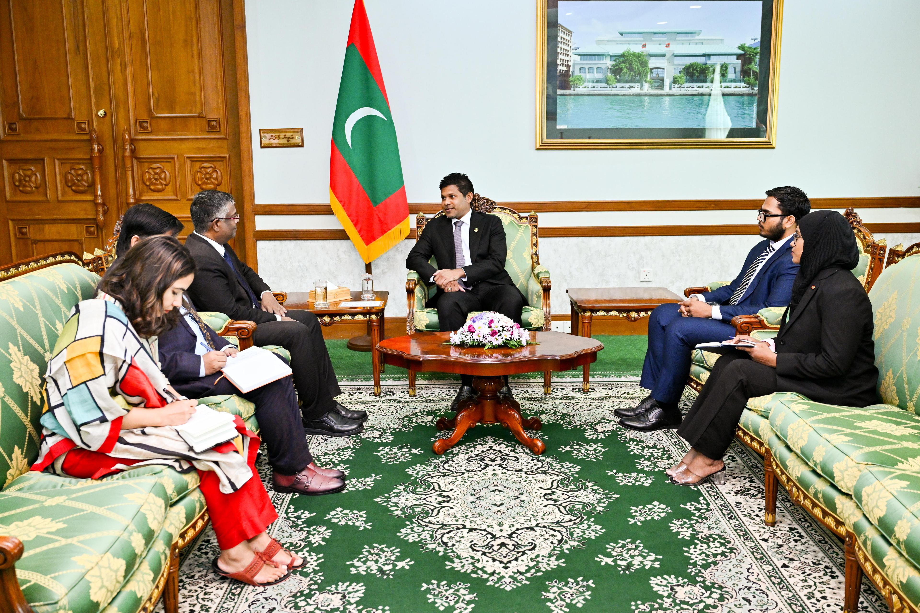 ޖީ. ބާލަސުބްރަމާނިއަން ރައީސުލްޖުމްހޫރިއްޔާގެ ނައިބު އަލްއުސްތާޛު ޙުސައިން މުޙައްމަދު ލަޠީފްގެ އަރިހަށް ވަޑައިގެންނެވުން// 