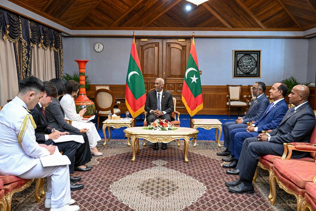 ޖަޕާން ބޮޑުވަޒީރުގެ ޚާއްޞަ މަންދޫބުއާއި ރައީސް ބައްދަލުކުރައްވައިފި