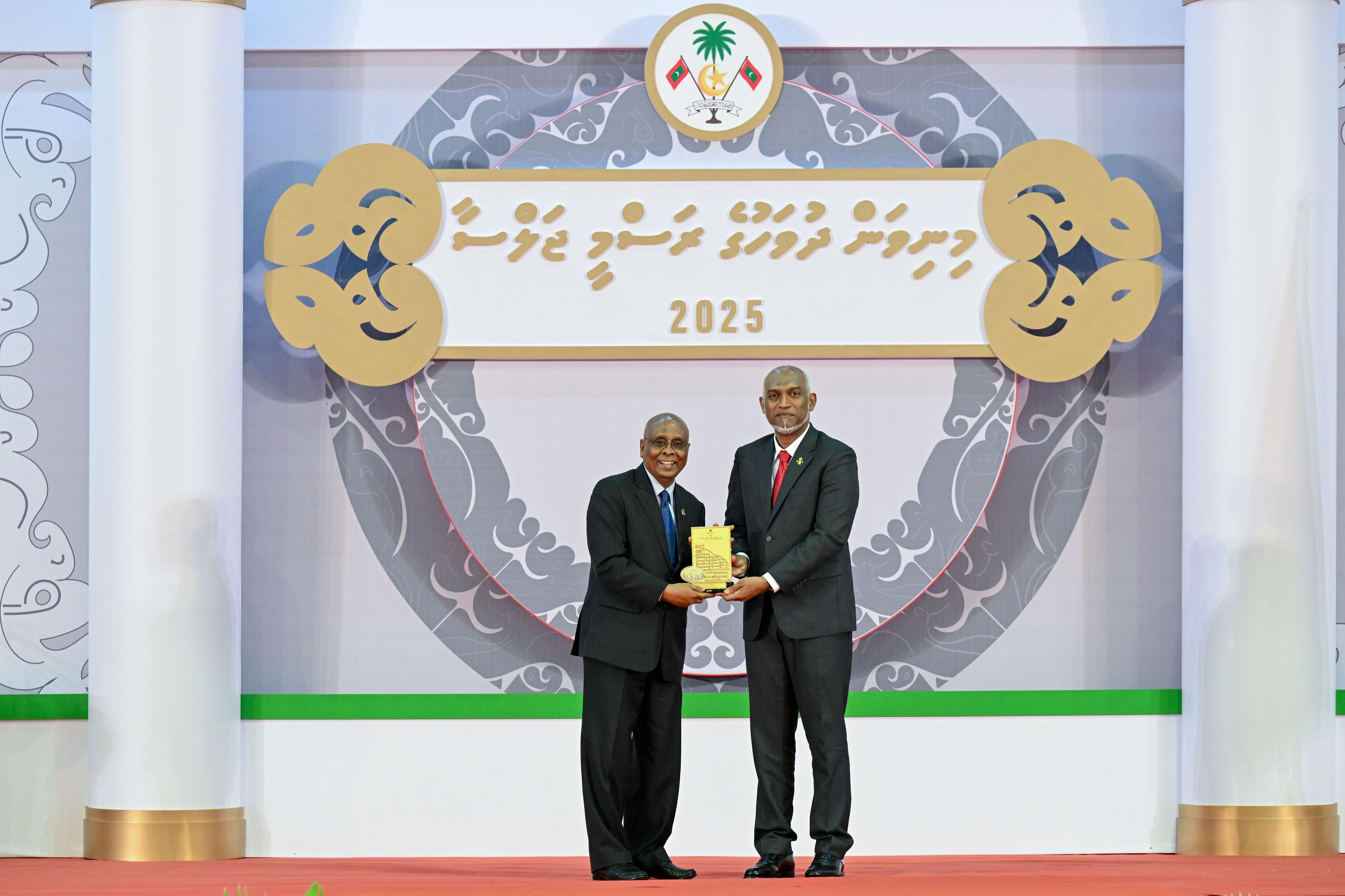 ރިޖީ ޚިދުމަތުގެ އެންމެ މަތިވެރި ޝަރަފް އަޙްމަދު ސަލީމަށް އަރުވަނީ