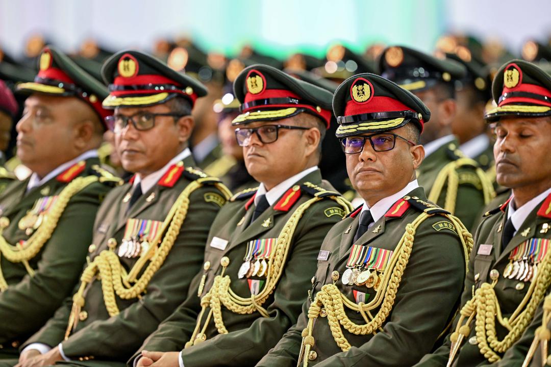 މިނިވަން ދުވަހުގެ މުނާސަބަތުގައި، ސިފައިންނާއި ފުލުހުންނާ ރައީސް ބައްދަލުކުރައްވައިފި