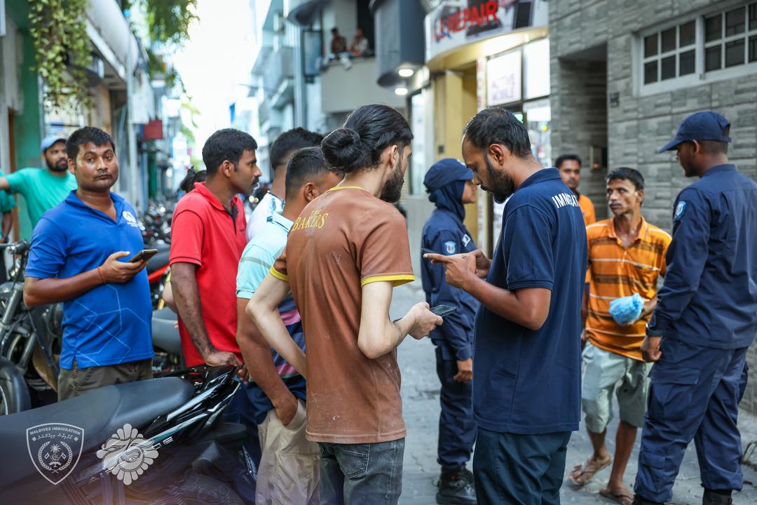 މިދިޔަ މަހުގެ ނިޔަލަށް 7600 އަށް ވުރެ ގިނަ ބިދޭސީން ޑީޕޯޓްކޮށްފި