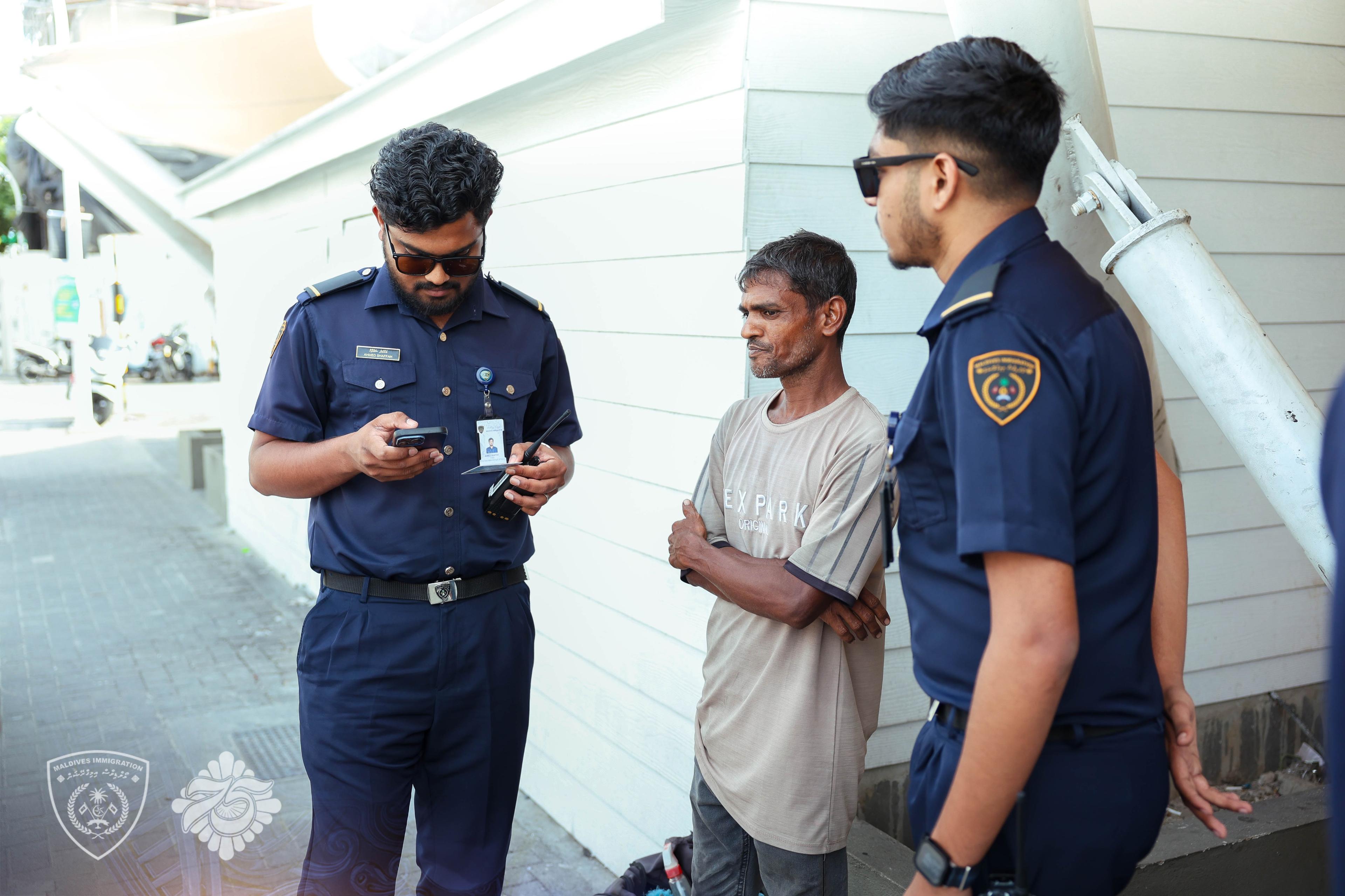 ގަވައިދާ ހިލާފަށް އުޅުނު 7 ބިދޭސީން އިމިގްރޭޝަނުން ހިފަހައްޓައިފި 