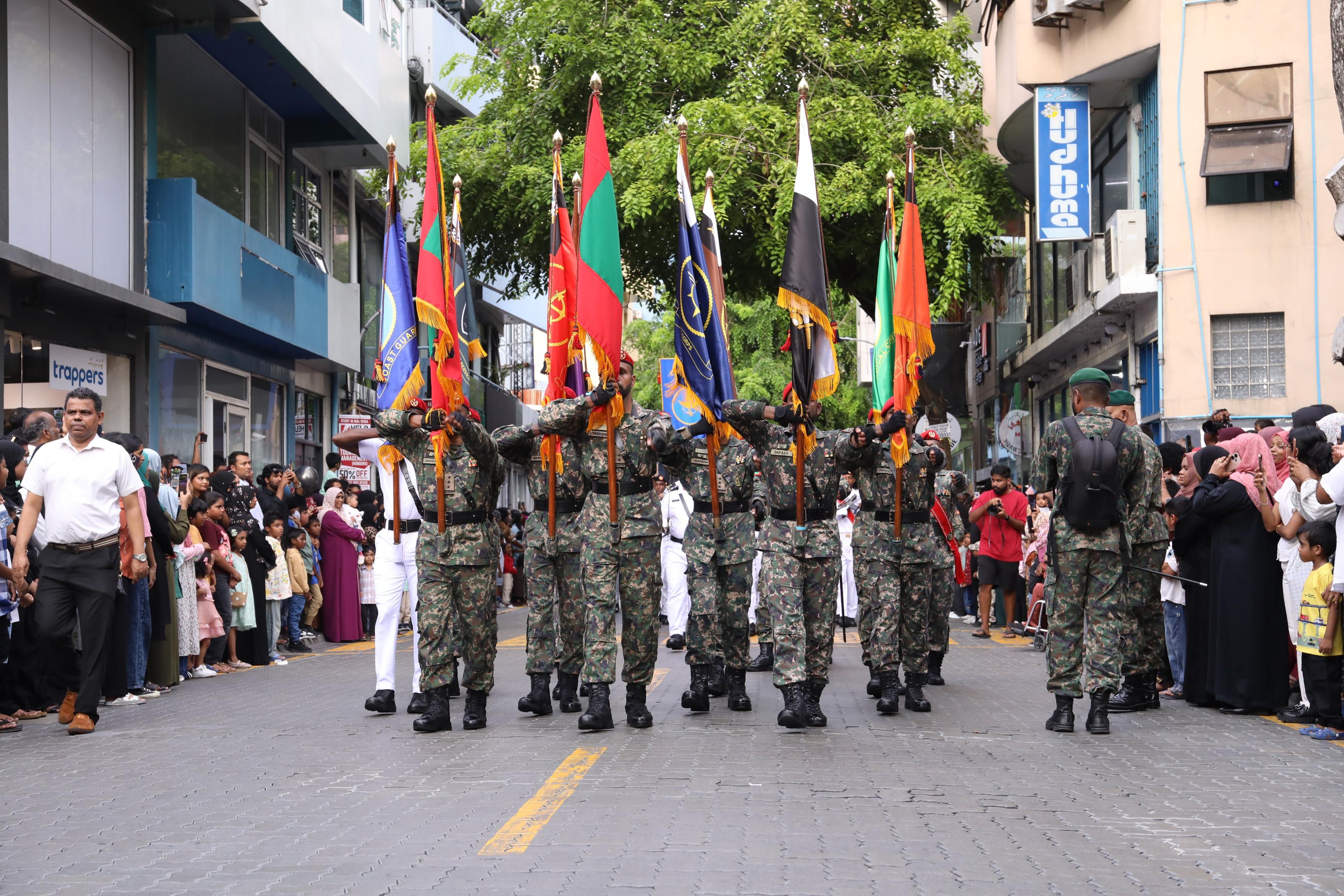 މިނިވަން ދުވަހުގެ މުނާސަބާތުގައި ބާއްވާ ސިފައިންގެ ހިނގާލުން މިއަދު ހަވީރު ހުޅުމާލޭގައި