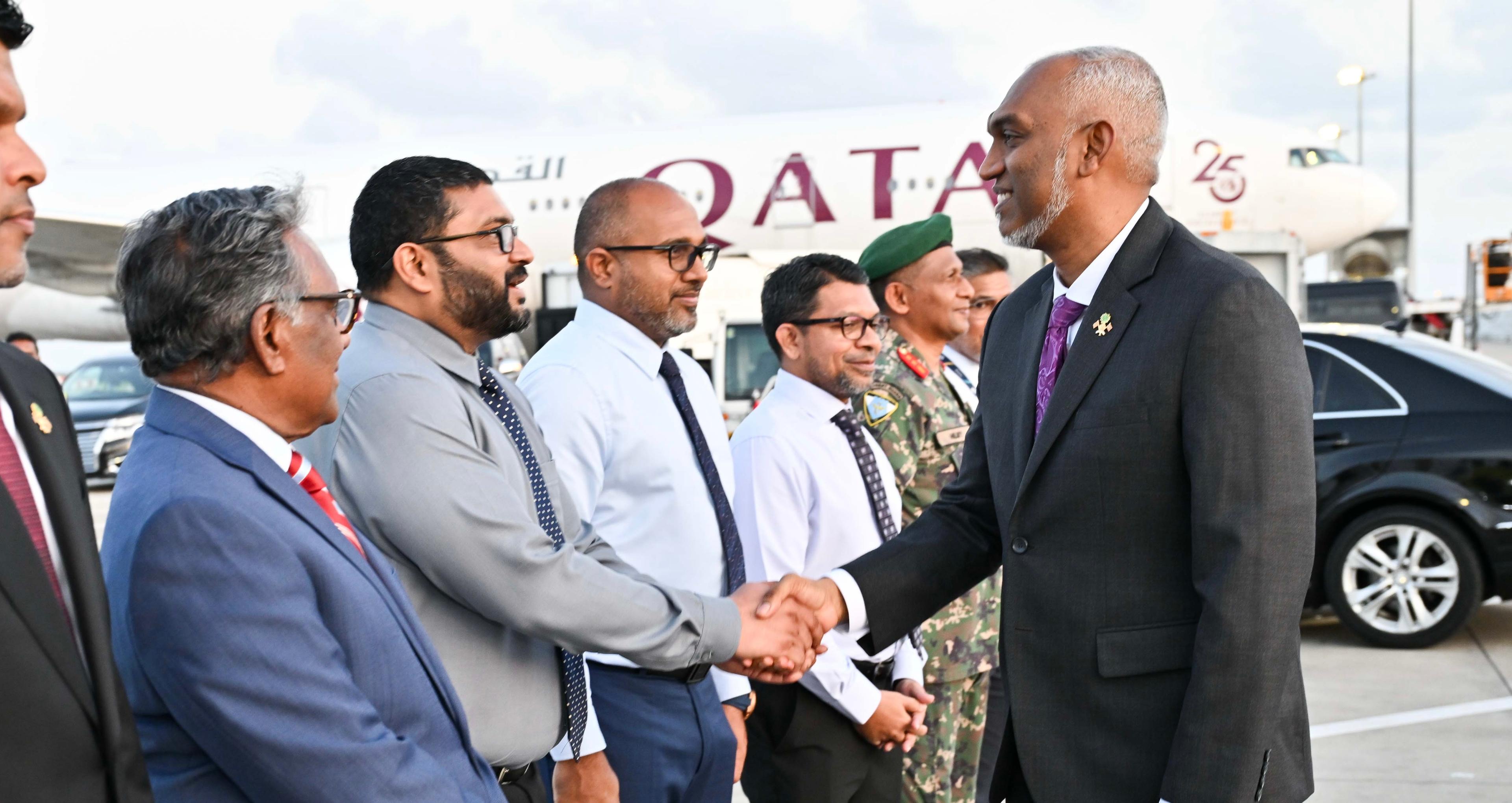 ރައީސް ޑރ މުޢިއްޒު އިނގިރޭސިވިލާތަށް ފުރާވަޑައިގެންފި