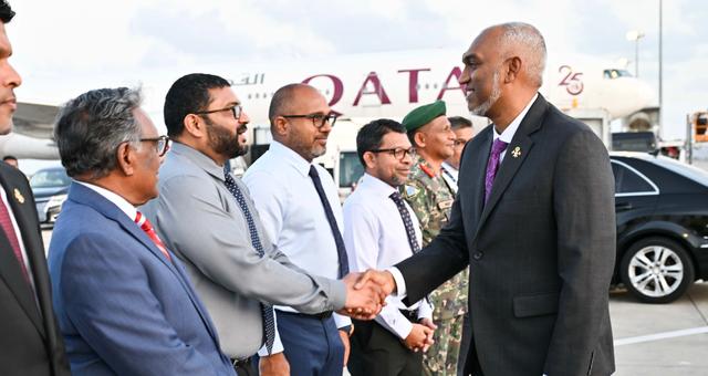 ރައީސް ޑރ މުޢިއްޒު އިނގިރޭސިވިލާތަށް ފުރާވަޑައިގެންފި