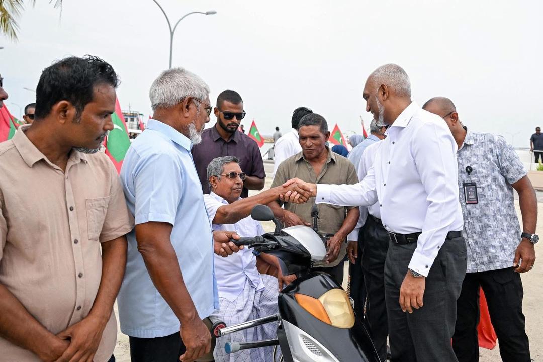 ރައީސް އަށް ވެލިދޫން ހޫނު މަރުހަބާއެއް 