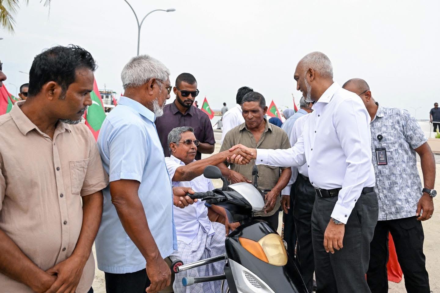 ރައީސް އަށް ވެލިދޫން ހޫނު މަރުހަބާއެއް 