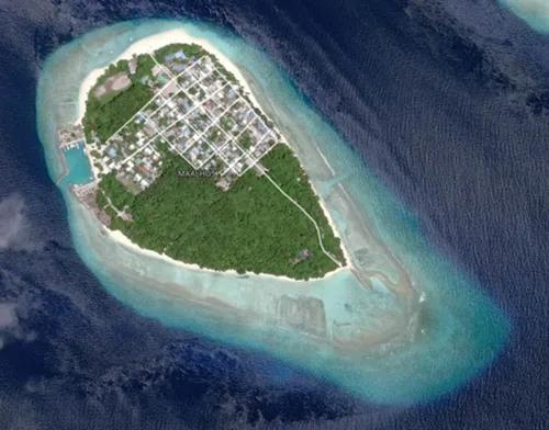 ޒަޚަމްތަކަކާއެކު މާޅޮހުގެ ގެއެއްގެ ތެރެއިން ފެނުނު މީހަކު ނިޔާވެއްޖެ