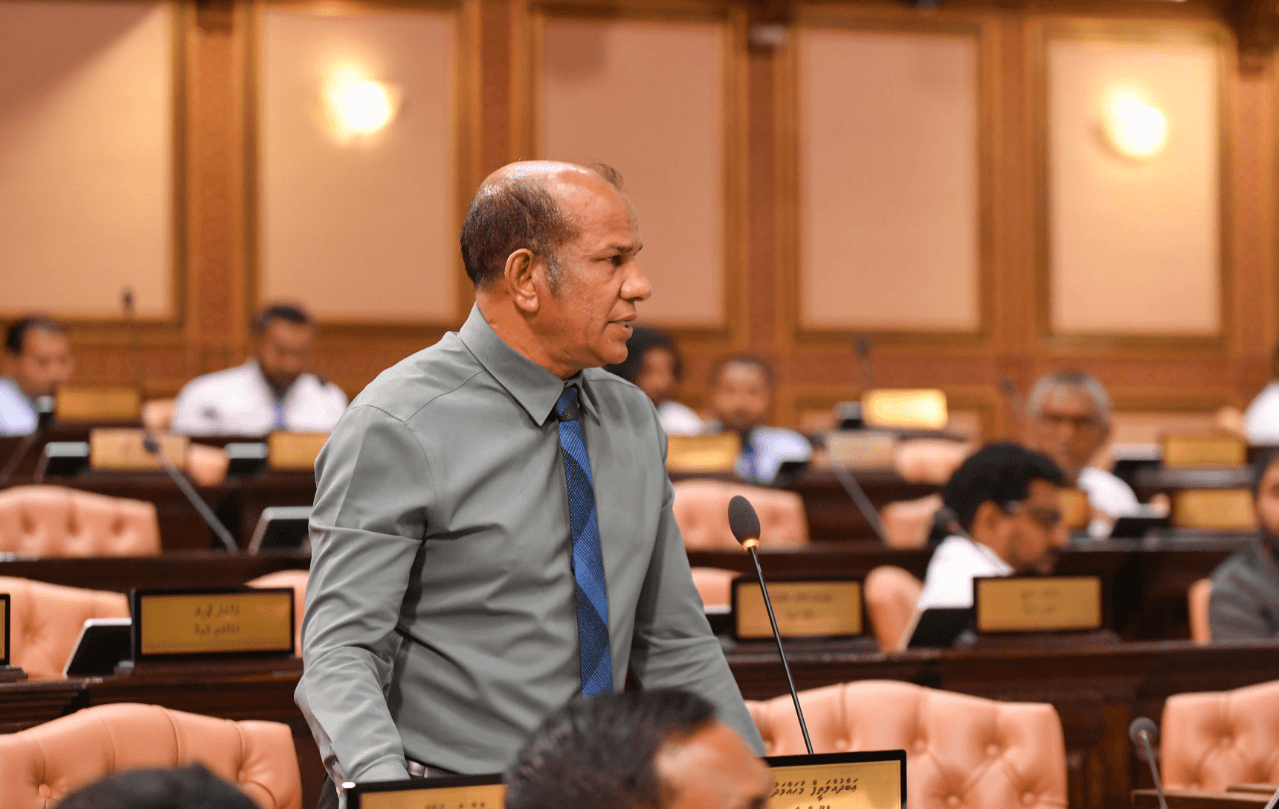 ކޯޓުތަކަށް ނުފޫޒުފޯރުވުން ނިމުމަކަށް ގެނެސްދެއްވީ ރައީސް މުޢިއްޒު: ލަތީފް