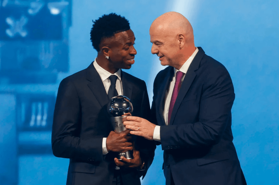 ވިނީސިއުސް ޖޫނިއާ އަށް މިދިޔަ އަހަރުގެ ފީފާގެ އެންމެ މޮޅުކުޅުންތެރިޔާއަށް ދޭ އެވޯޑް ވަނީ ލިބިފައި