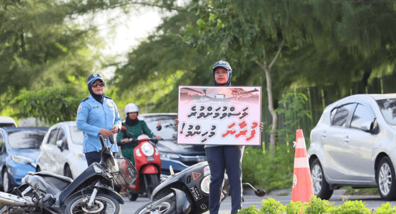 "ލަސްވުމަށްވުރެ ފުރާނަ މުޙިއްމު": އާއްމުން ހޭލުންތެރިކުރުވަން ފުލުހުން މަގުމައްޗަށް 