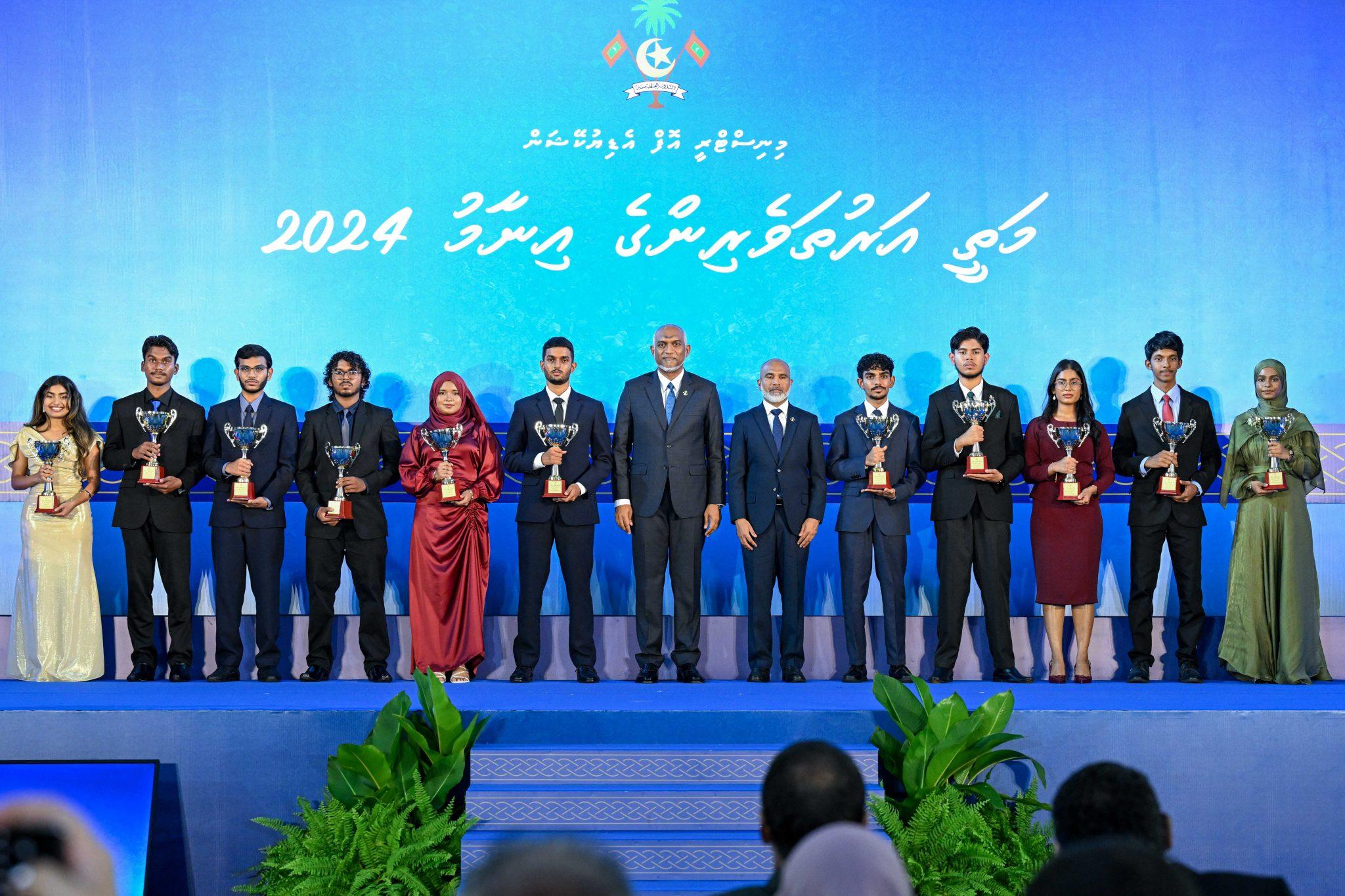 ރައީސްގެ ސްކޮލާޝިޕް ހޯދި ދަރިވަރުން އެޕްލިކޭޝަން ހުށައަޅަން ހުޅުވާލައިފި                 