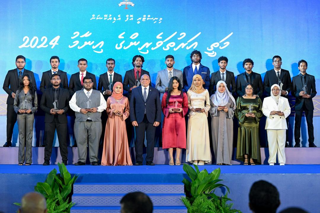ބޭރުގައި ކިޔަވާ ދަރިވަރުންގެ ފީ އާއި ޚަރަދުތަކަށް ޑޮލަރުގެ އެހީތެރިކަން ދެނީ