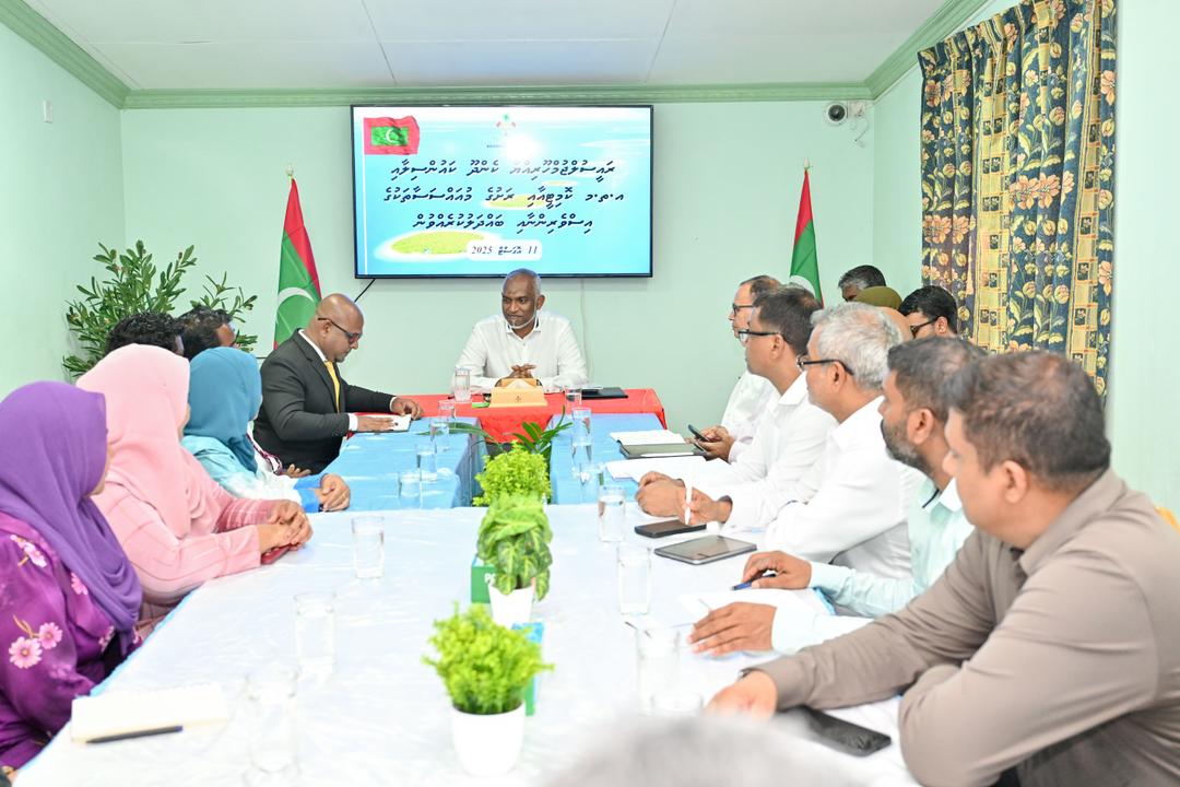 ރައީސް، ކެންދޫގެ ކައުންސިލާއި ބައްދަލުކުރައްވައިފި