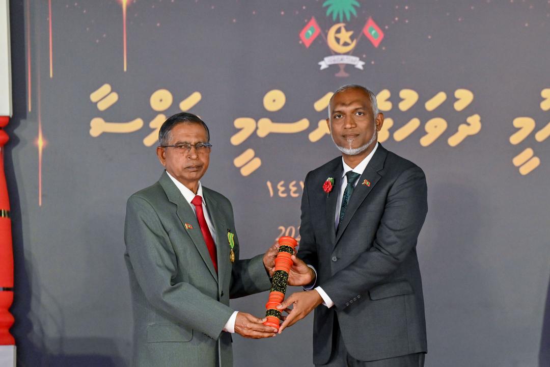 އާދަމް ޢަބްދުއްރަޙްމާނަށް ދިޔަމިގިލީގެ ޝަރަފުގެ އިއްޒަތް އަރުވައިފި