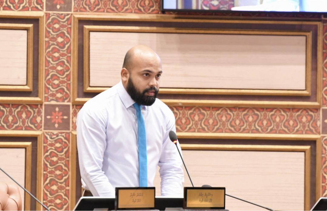 މީހެއްގެ އަބުރު ނަގާލަން ފަޅި ސިކުންތެއްވެސް ނުނަގާ، މީޑިއާތައް ރެގިއުލޭޓް ކުރެވެން ޖެހޭ: މެމްބަރު ނިޒާރު