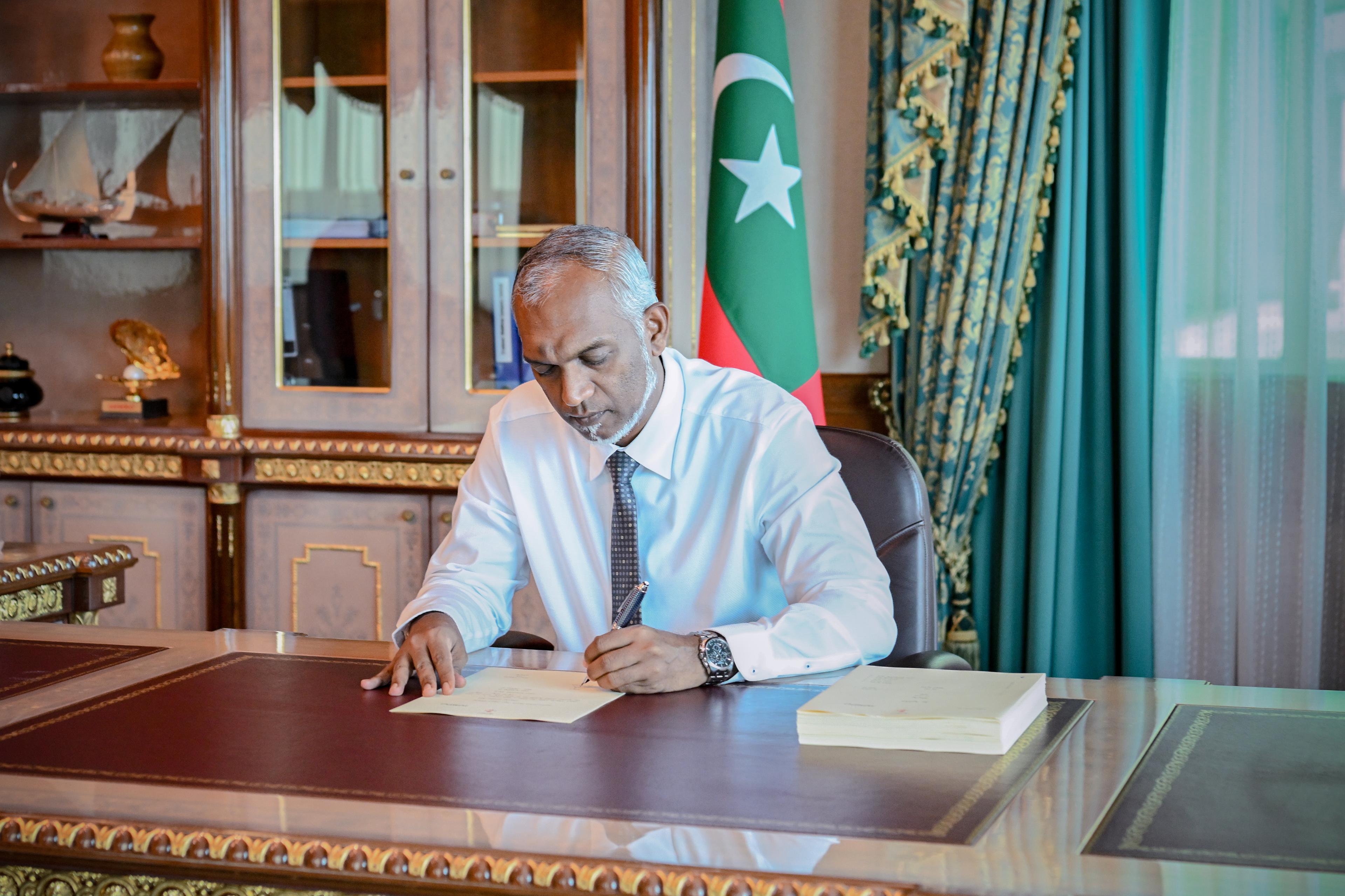 އިންޝުއަރެންސްއާބެހޭ ބިލު، ރައީސުލްޖުމްހޫރިއްޔާ ތަސްދީޤުކުރައްވައިފި