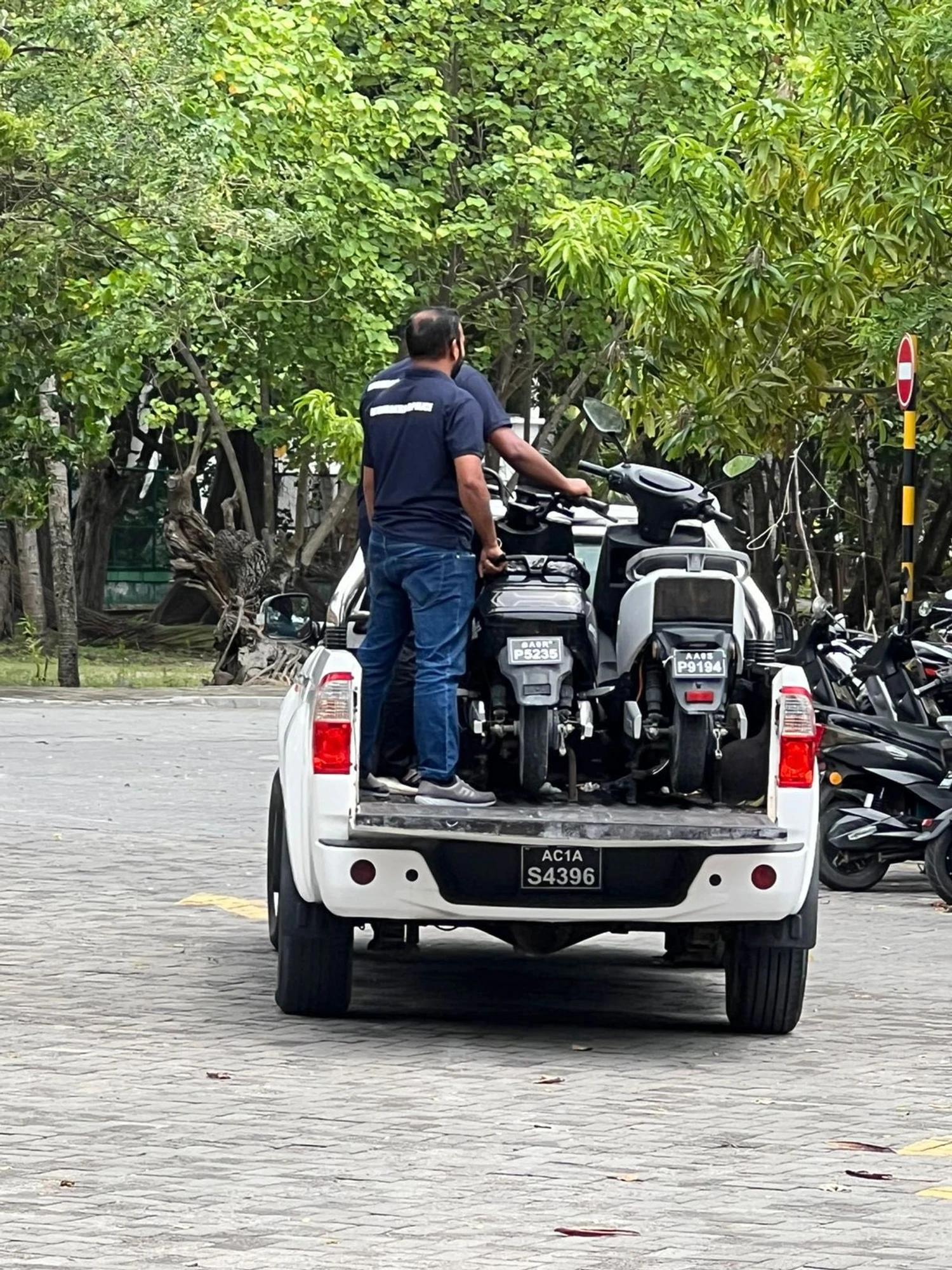 ވިލިމާލޭ ފެރީ ޓާމިނަލް ސަރަހައްދުގައި ޤަވާއިދާ ޚިލާފަށް ޕާކުރާ ވެހިކަލްތައް ޓޯކުރަނީ