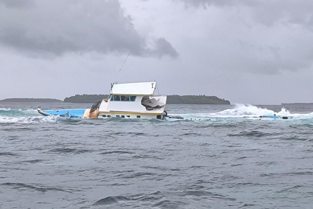 ފަރަށް އެރި ދޯންޏެއްގައި ތިބި މީހުން އެމްއެންޑީއެފް އިން ސަލާމަތް ކޮށްފި
