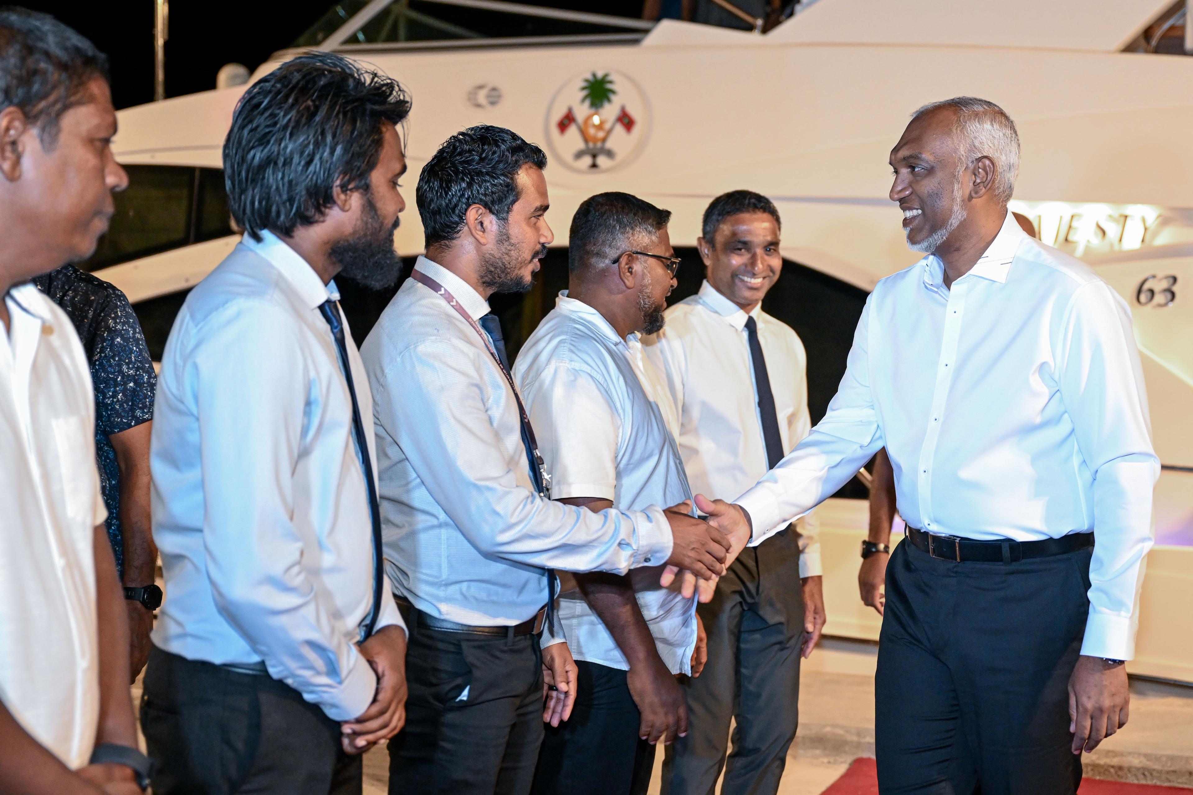 ހަނިމާދޫ ކައުންސިލް މެމްބަރުން ރައީސަށް މަރުޙަބާ ދަންނަވަނީ، ފޮޓޯ: ރައީސް އޮފޯސް