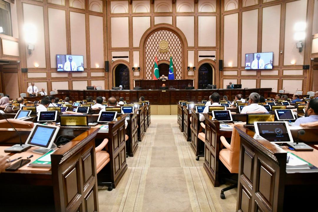 އެޗްއާރްސީއެމްގެ މެންބަރު ކަމަށް އިތުރު ތިން ބޭފުޅެއްގެ ނަން