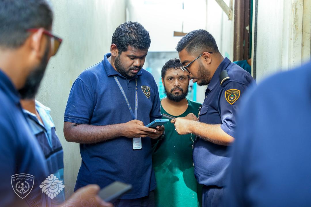 ގަވާއިދާ ހިލާފަށް އުޅެމުންދިޔަ ބިދޭސީއެއް އިމިގްރޭޝަންގެ ބެލުމުގެ ދަށަށް