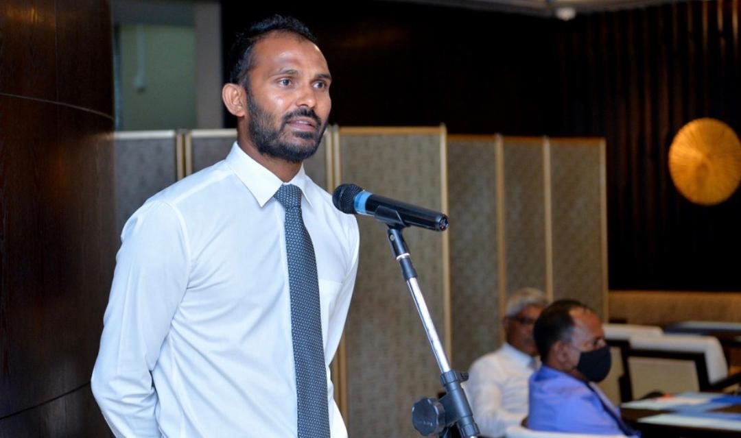 އަޑުބަރޭގެ މައްޗަށް ޖިނާއީ ތިން ދައުވާއެއް އުފުލައިފި