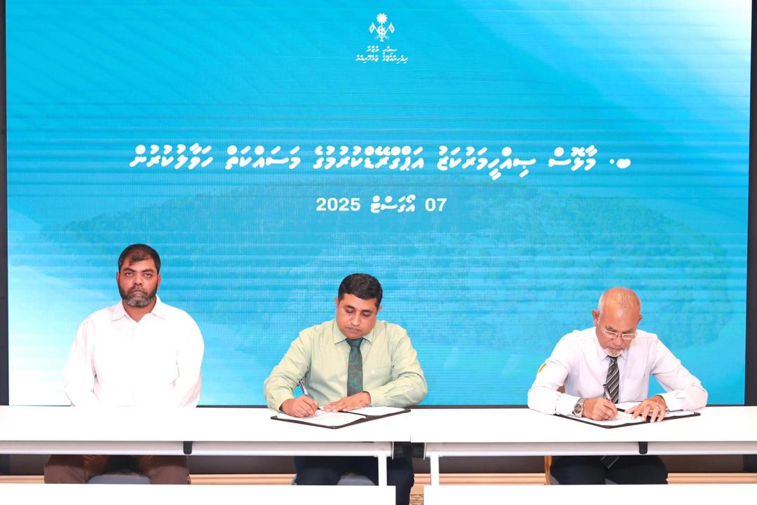 ތިން ރަށެއްގެ ސިއްހީމަރުކަޒު އަޕްގްރޭޑްކުރުމުގެ މަސައްކަތުގެ އެއްބަސްވުމުގައި ސޮއިކޮށްފި