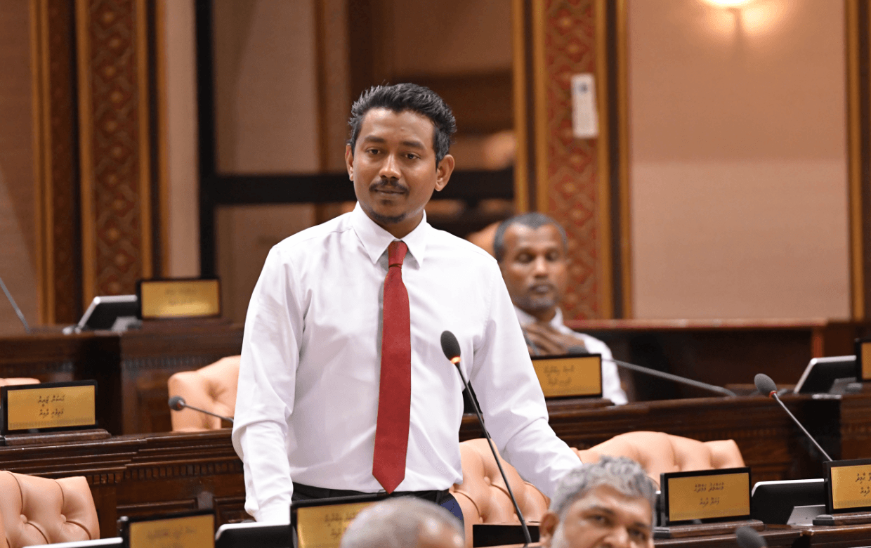 ކުރީގެ ތިން ރައީސަކު އުޅުއްވަނީ ޙައްޤެއް ހަނިވެގެންނެއްނޫން، ވެރިކަން ނުލިބިގެން: މަމްދޫހް