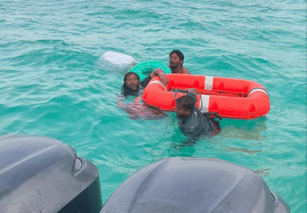 ޑިންގީއެއް ބަންޑުންޖަހާލައި  17 ބިދޭސީން ކަނޑުވި ހާދިސާއެއް