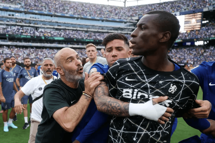 ފޮށިތަންމައްޗާއެކު މިއުނިކްގައި ހުއްޓާ އެނބުރި ގެޔަށް އަންނަން އެންގުމާއެކު ޖެކްޝަން ބޮޑާ ހާކަންފަށައިފި