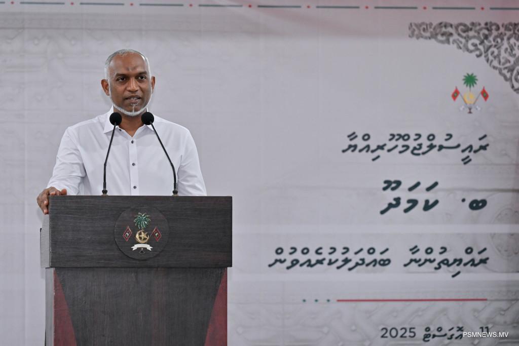 ރައީސް މައުމޫނަށްފަހު ކަމަދުއަށް ވަޑައިގެންނެވީ ރައީސަކަށް ޑރ. މުޢިއްޒު ، ކަމަދުއަށް ތާރީހީ ދުވަހެއް