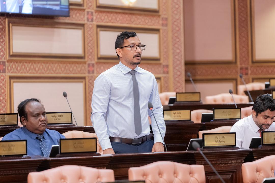 ރައީސް ހާމަކޮށްދެއްވީ ބިލު ތަސްދީގުކުރައްވާނީ ރައްޔިތުންނަށް އެންމެ ލާބަހުރިގޮތަށްކަން: މެމްބަރު ފަލާޙް