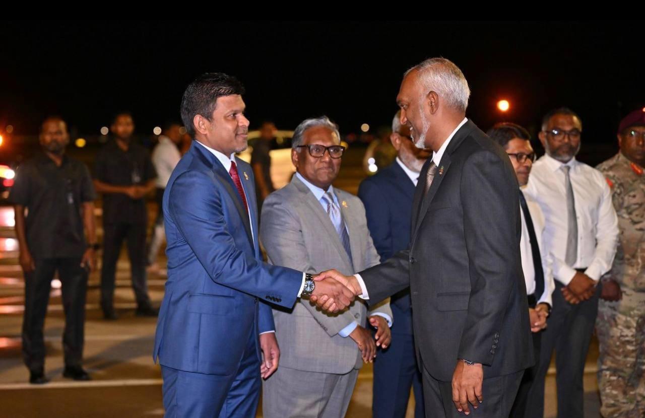 ރައީސް ޝީގެ ދައުވަތަކަށް ރައީސް މުޢިއްޒު ޗައިނާ އަށް