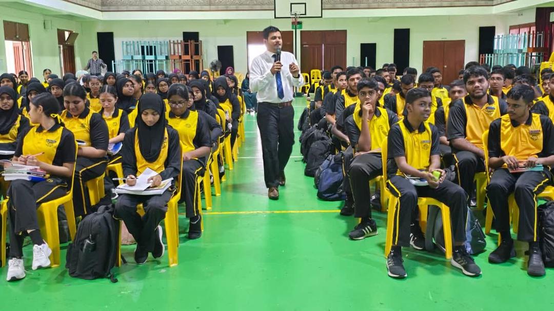 އިންޓަރނެޓަށް އަހުލުވެރިކުރުވުމުގެ ޕްރޮގްރާމެއް ތާޖުއްދީން ސުކޫލުގައި ކުރިއަށް ގެންގޮސްފި 