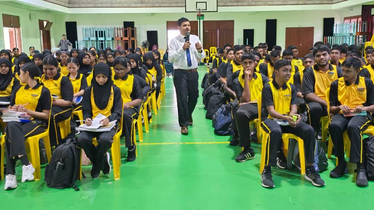 އިންޓަރނެޓަށް އަހުލުވެރިކުރުވުމުގެ ޕްރޮގްރާމެއް ތާޖުއްދީން ސުކޫލުގައި ކުރިއަށް ގެންގޮސްފި 