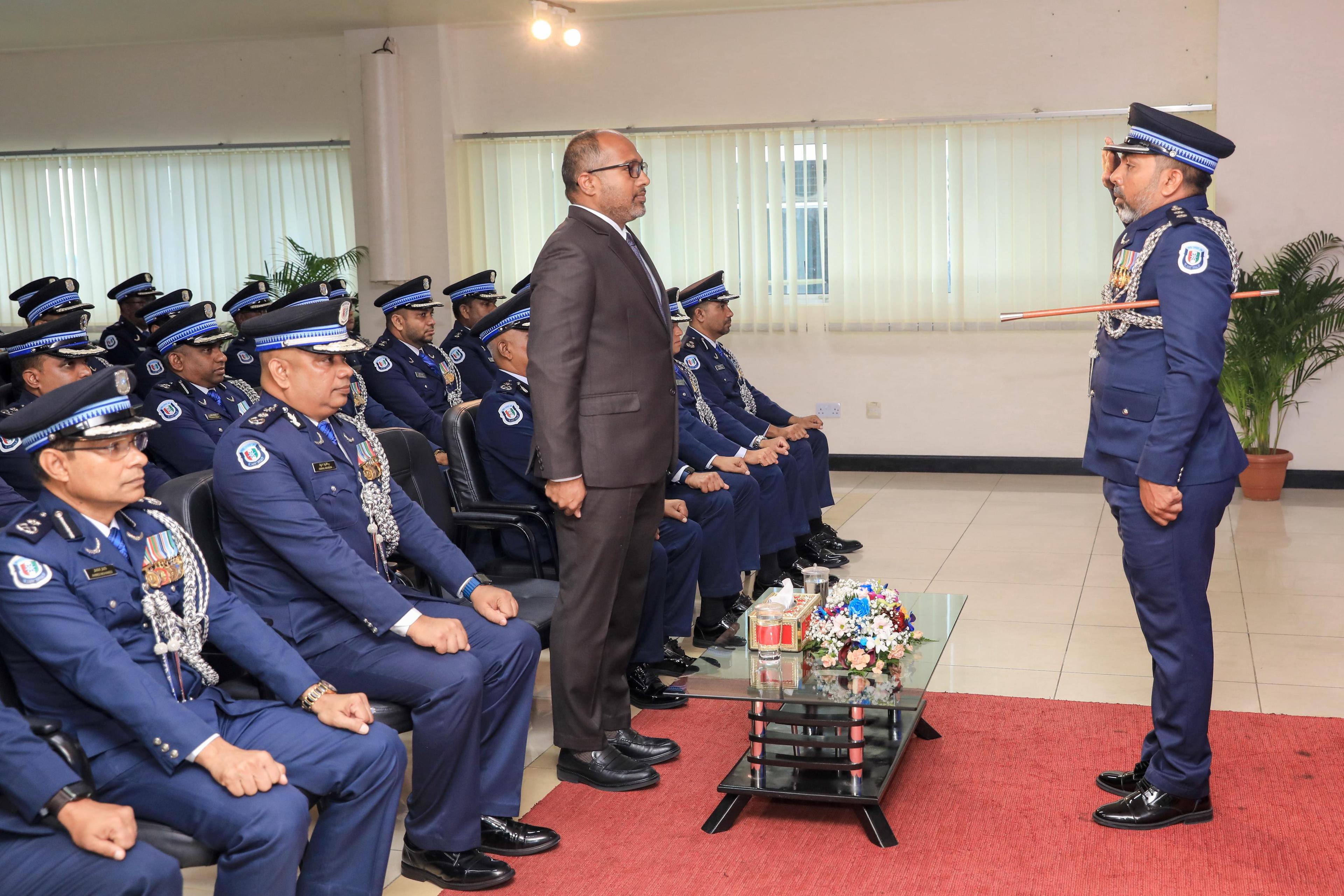 ފޮޓޯ--// ޕޮލިސް