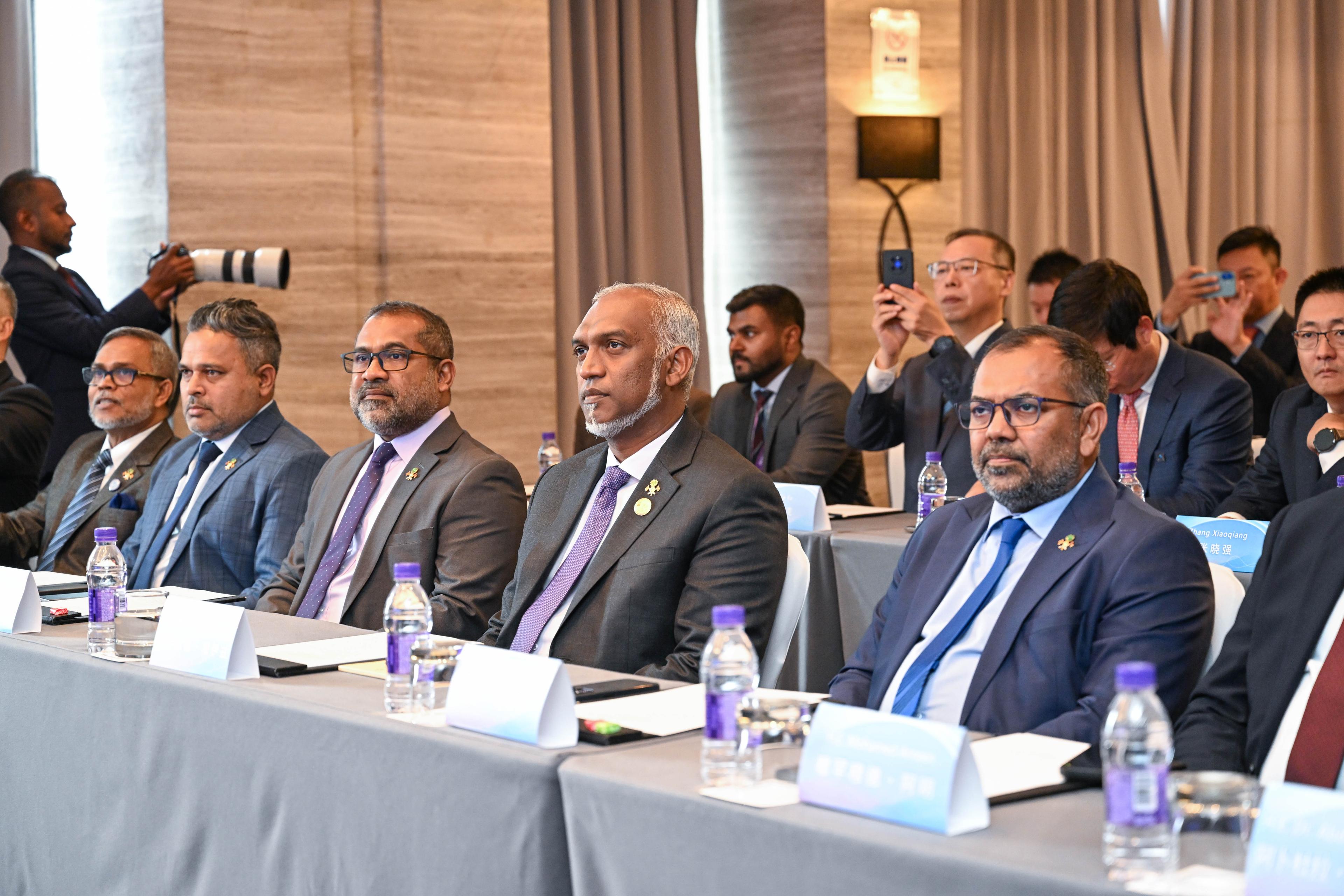 ރާއްޖެއާއި ޗައިނާއާ ދެމެދު 11 އެއްބަސްވުމެެއްގައި ސޮއިކޮށްފި 