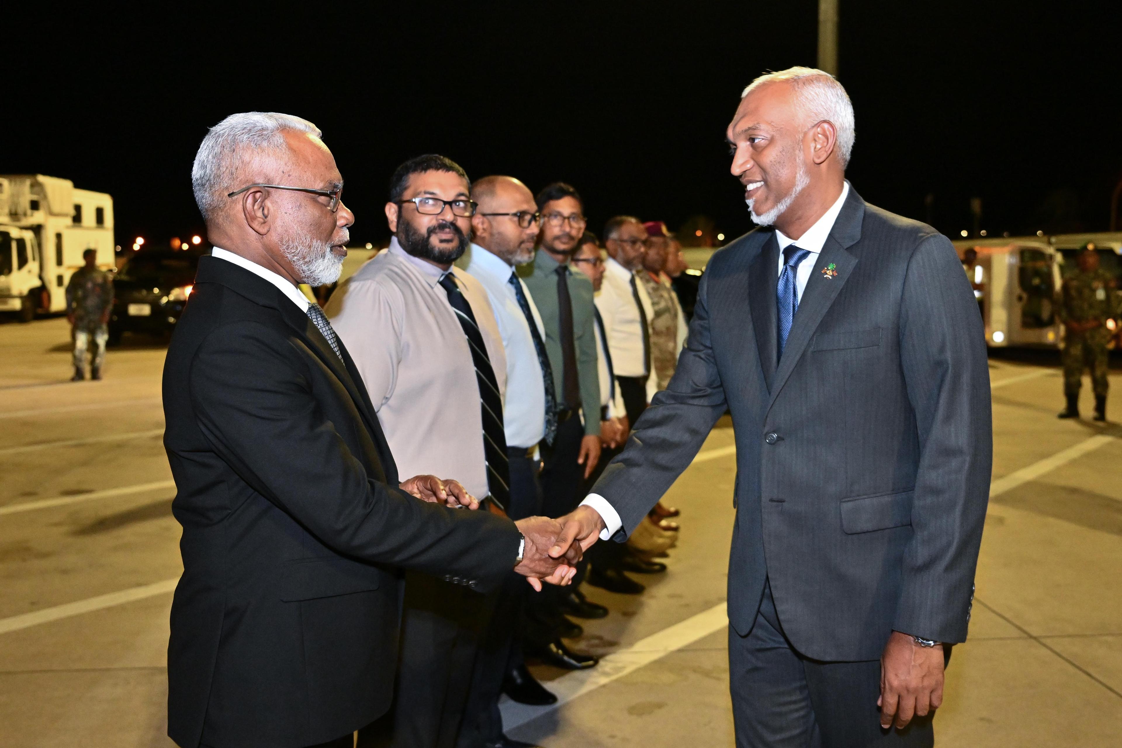 ޢަރަބި އިސްލާމީ ޤައުމުތަކުގެ ކުއްލި ސަމިޓެއްގައި ބައިވެރިވެވަޑައިގެންނެވުމަށް ރައީސް ޤަޠަރަށް 