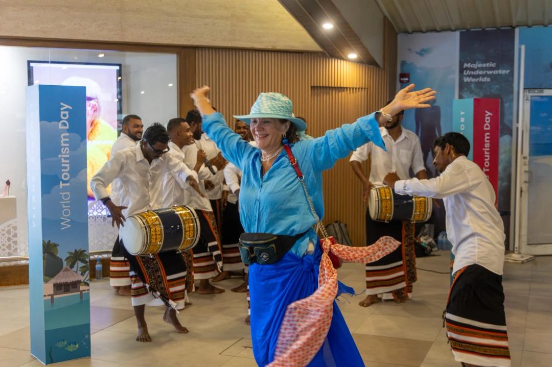 ފަތުރުވެރިކަމުގެ ދުވަސް ފާހަގަކުރުމަށް އެއާޕޯޓުން ފަތުރުވެރިންނަށް މަރުހަބާ ކިޔައިފި