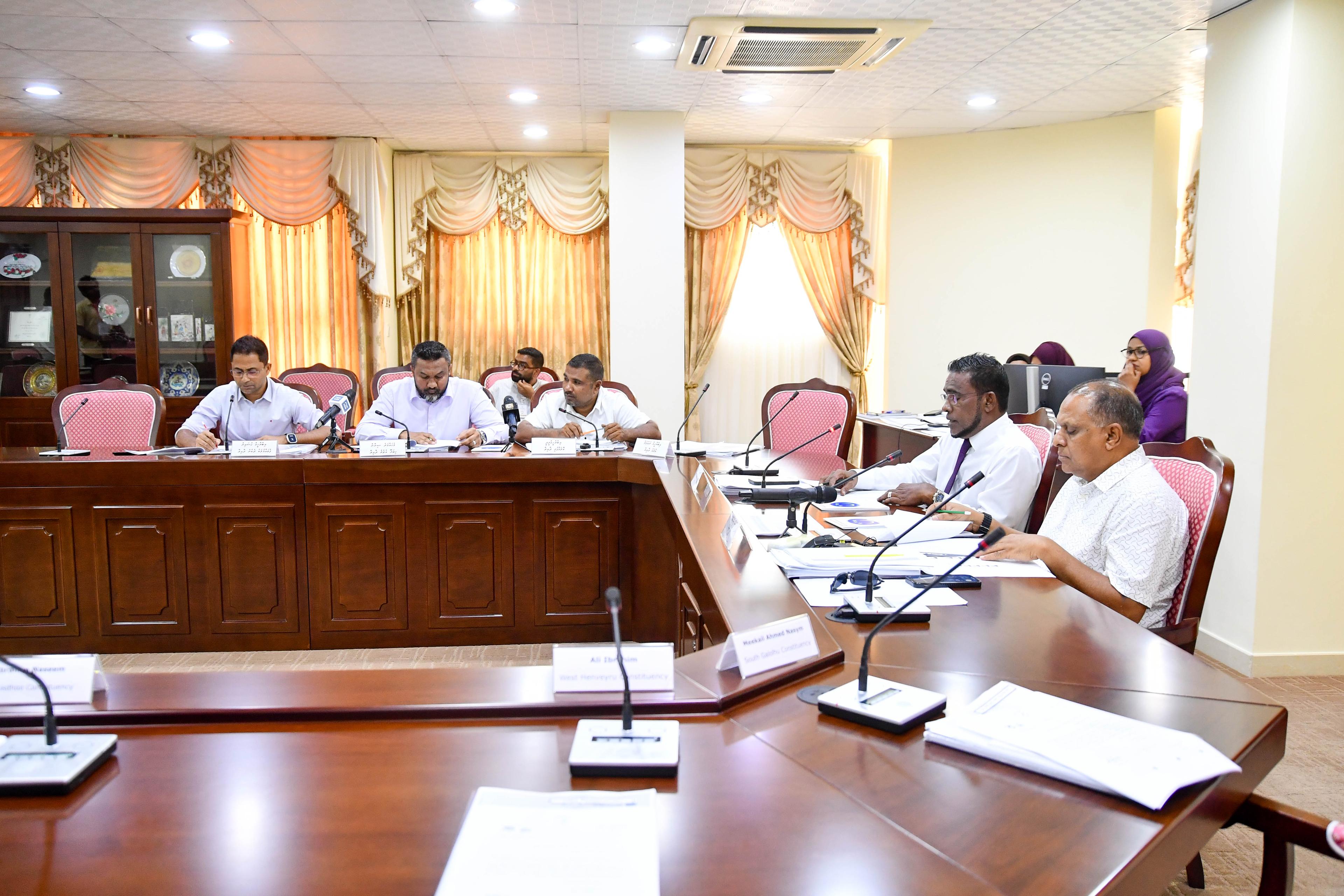 ފެންނަ ނުފެންނަ ވޯޓުގެ ބިލު ފާސްކޮށްފި      