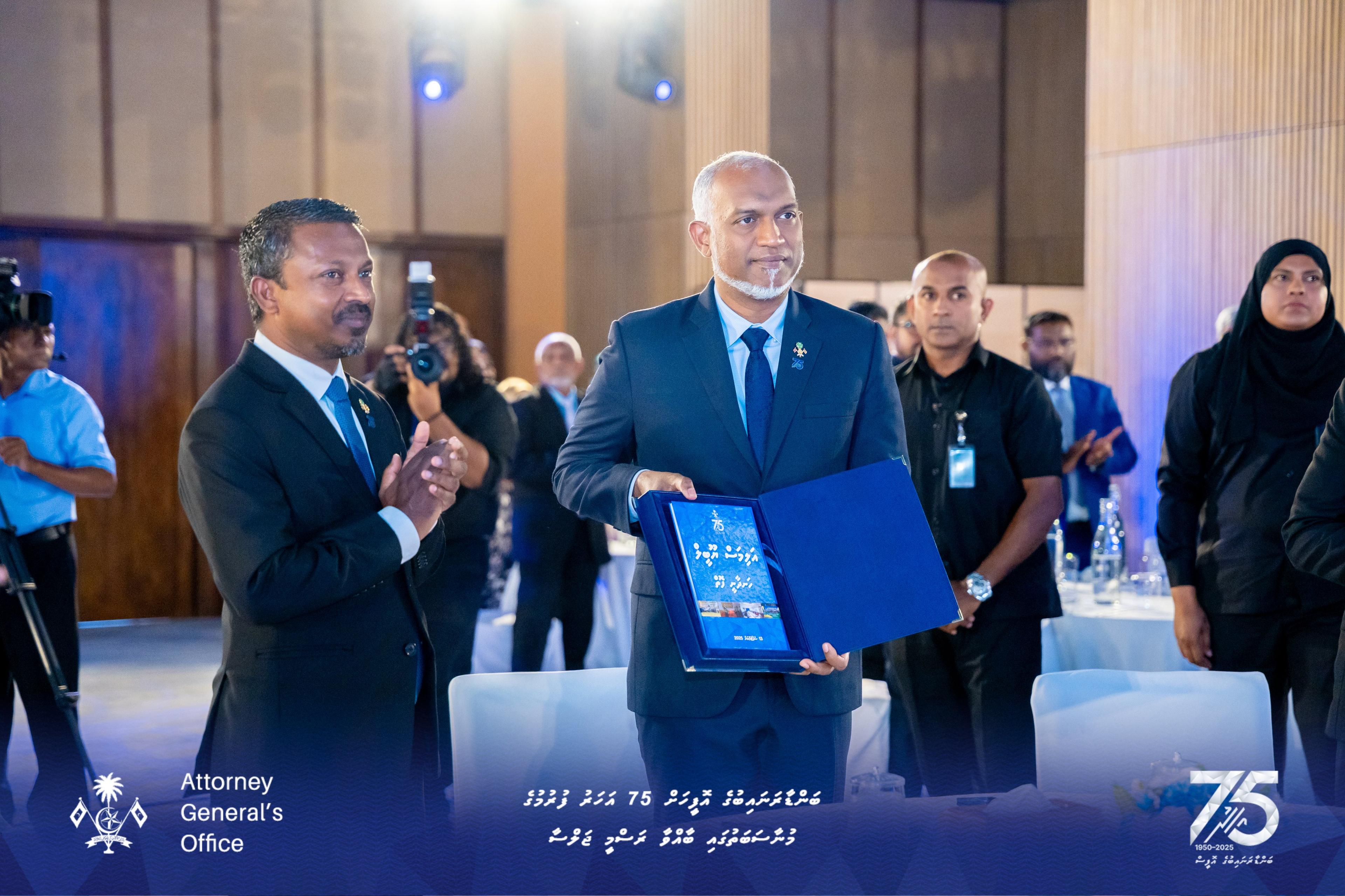 ފޮޓޯ--// އޭޖީ އޮފީސް