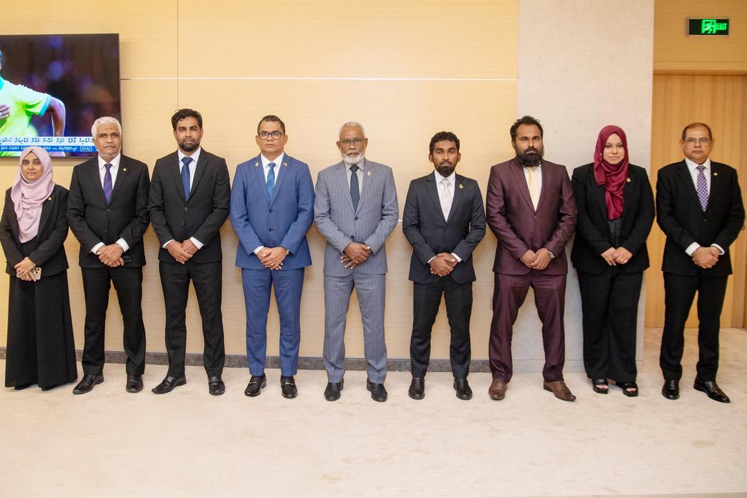ަޕާކިސްތާނަށް ކުރެއްވި ދަތުރުފުޅު ނިއްމަވާލެއްވުމަށްފަހު އަބްދުއްރަޙީމް ރާއްޖެ ވަޑައިގެންފި 