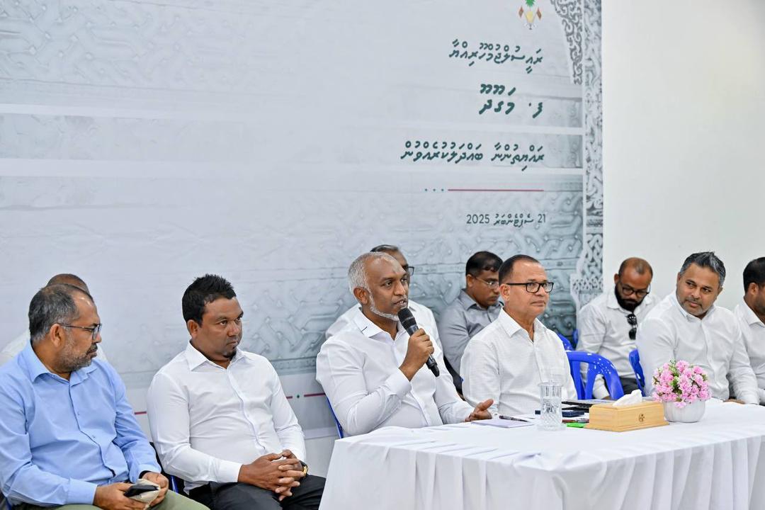މަގޫދޫ ރައްޔިތުންނަށް ރައީސް ދެއްވީ، އެ ރަށު އެއާޕޯޓުގެ މަސައްކަތް އެއް އަހަރުތެރޭ ނިންމަވާނެކަމުގެ ޔަގީންކަން