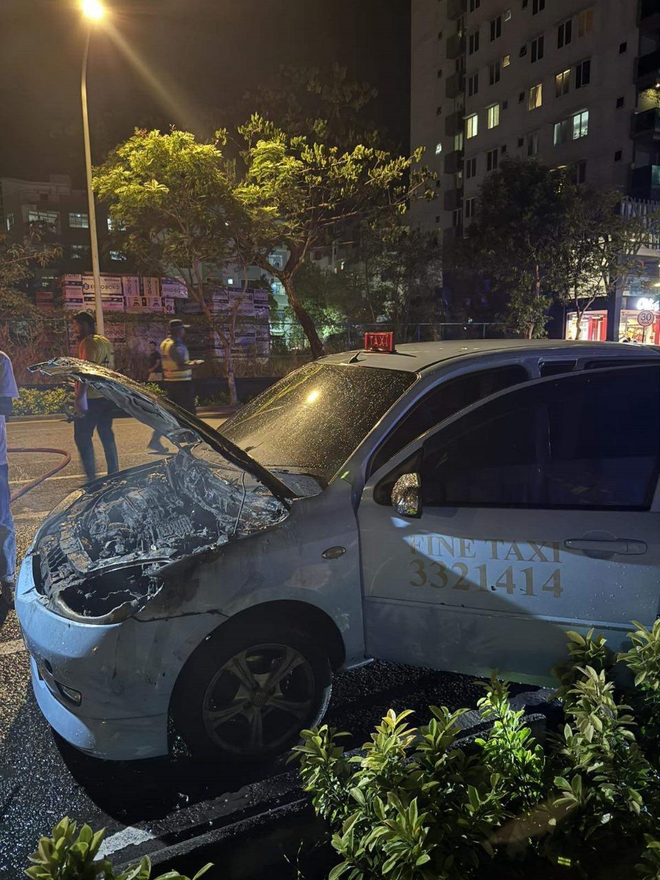 އަމީން އެވެނިއު ކުރިމަތީ އޮތް ކާރެއްގައި ރޯވި އަލިފާން ނިއްވާލައިފި