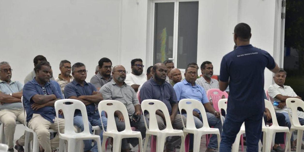 ފުލުހުންގެ ހާއްސަ ސެޝަނެއް ހިތަދޫ ޓެކްސީ ޑްރައިވަރުންނަށް 