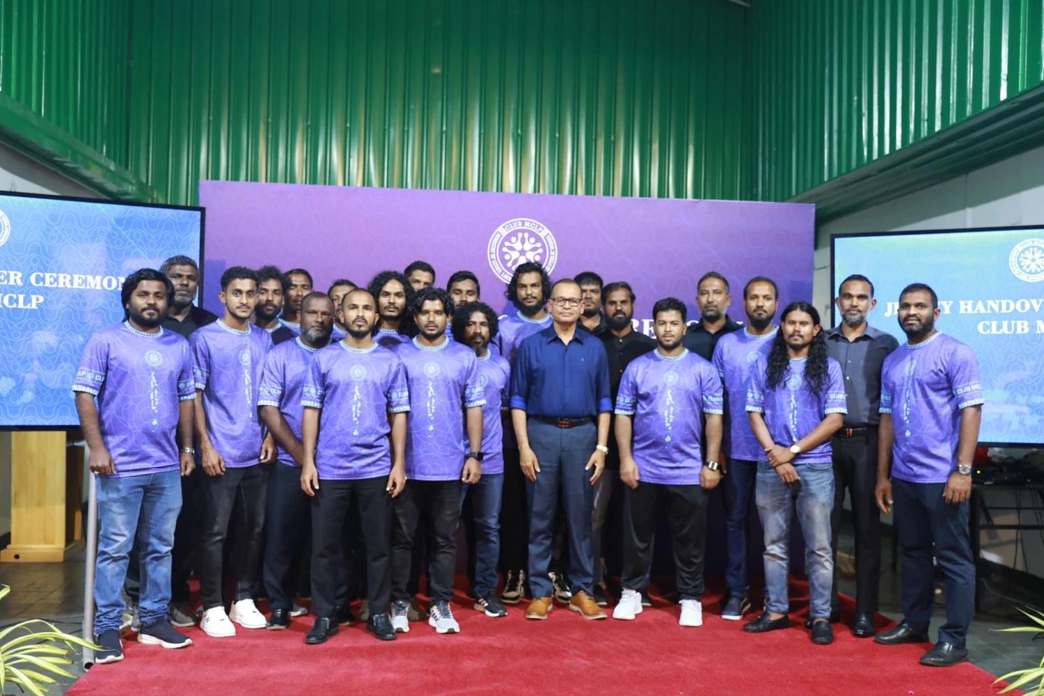 ގާބިލު މުވައްޒަފުން މިނިސްޓްރީގައި ތިބުމުގެ ސަބަބުން އެހެން ބަޔަކަށް ބަރޯސާވާން ނުޖެހޭނެ: އާދަމް ޝަރީފު 